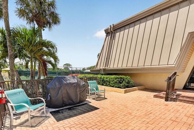 Building Photo - 1800 SE St Lucie Blvd