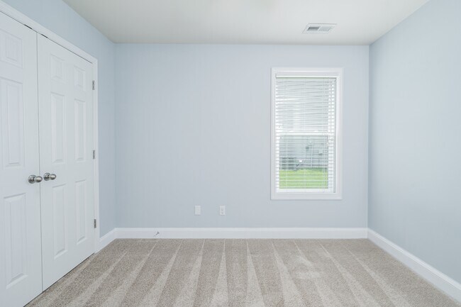 Building Photo - 312 Hawks Bluff Dr