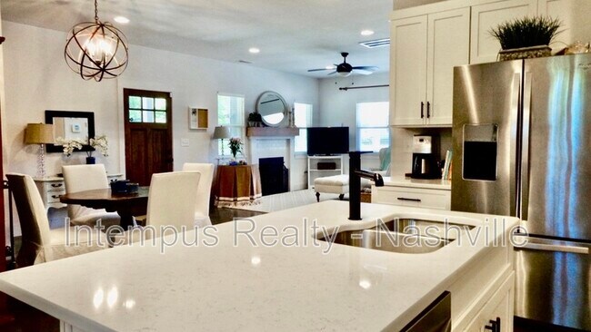 Building Photo - 3211 Anderson Pl