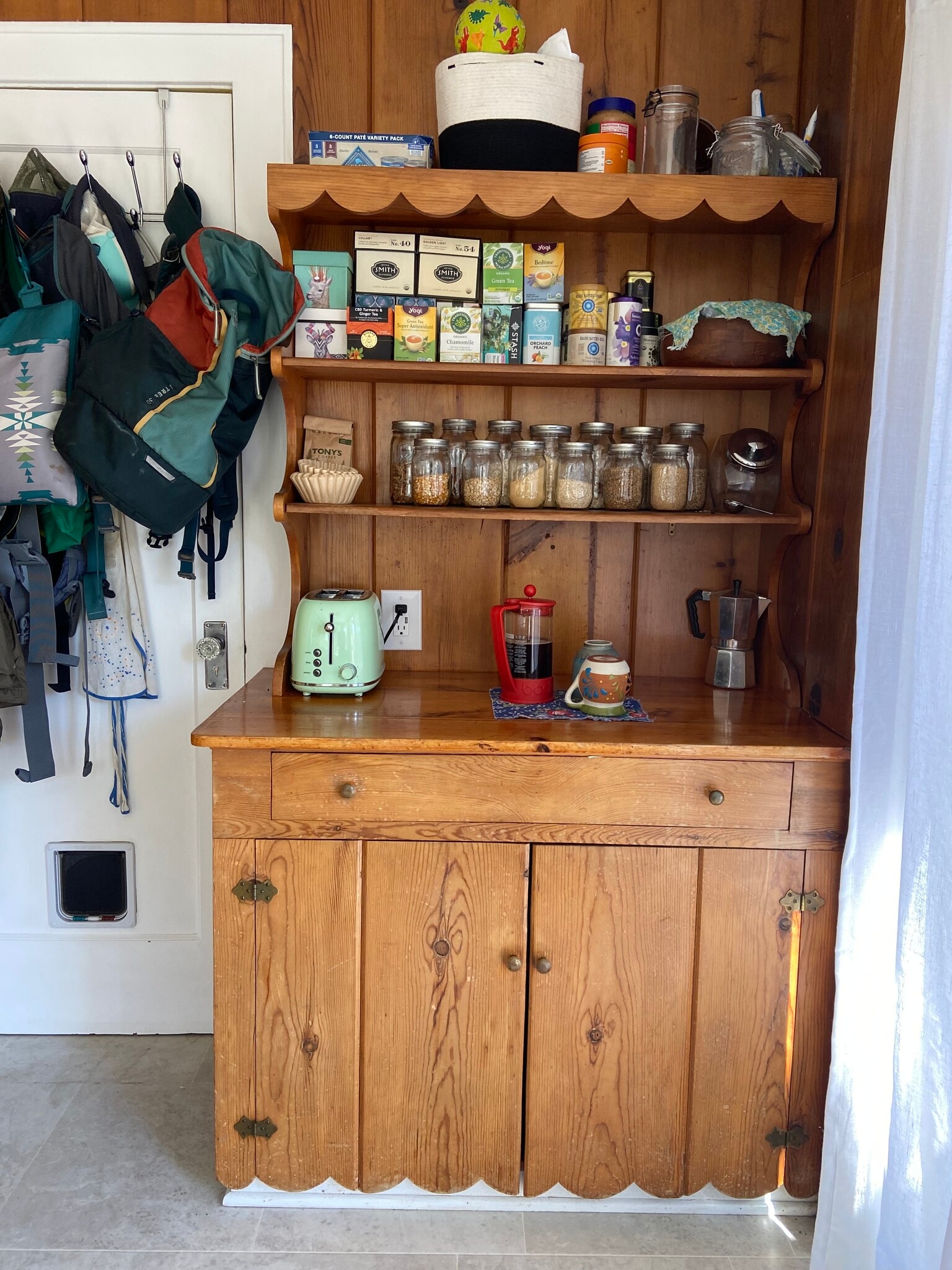 Built-ins - 6814 North Boston Avenue