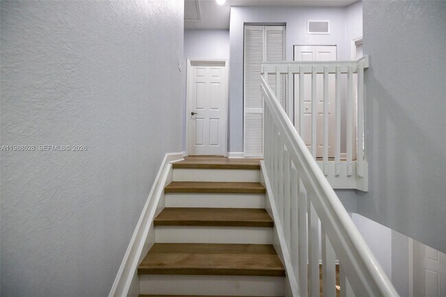 Building Photo - 3213 SE 6th St