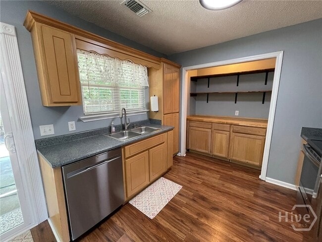Building Photo - 119 Mustang Dr