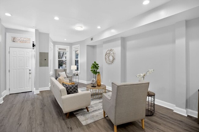 Building Photo - wonderful 3BR 1.5 Bath in the H st Corridor