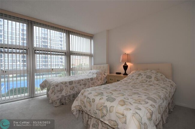 Building Photo - 525 N Ocean Blvd