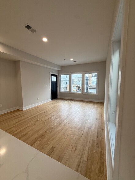 Unit 2 - Living Room - 6009 Jefferson St