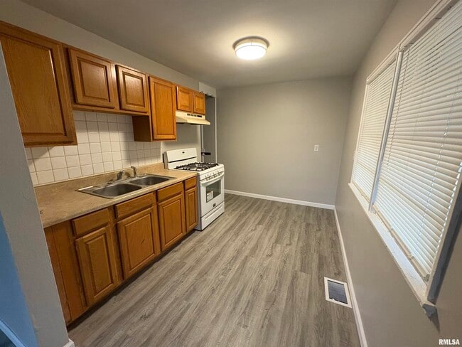 Building Photo - 2822 W Antoinette St