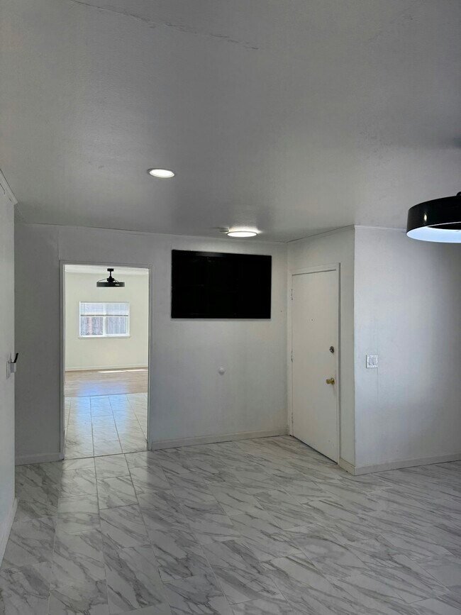 Building Photo - 22 Merrimac Pl