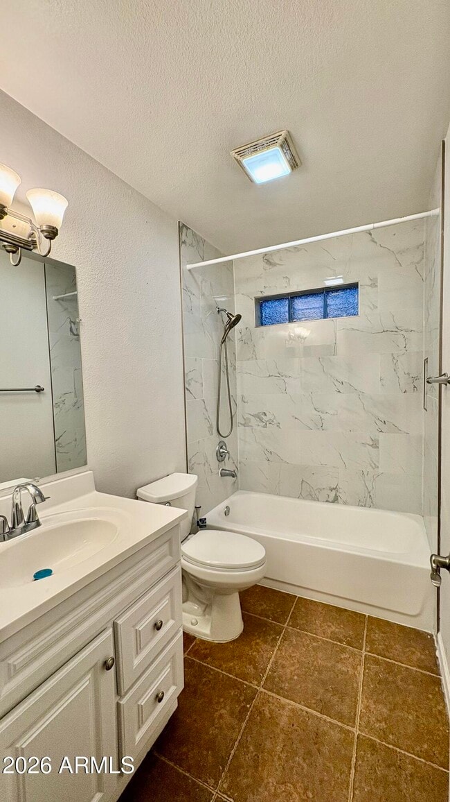 Building Photo - 2140 W Utopia Rd