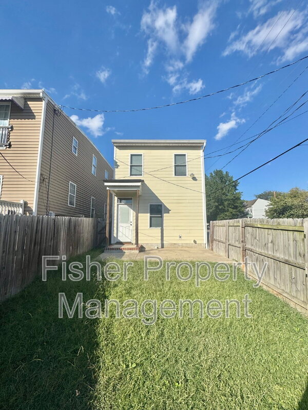 Building Photo - 2219 Q St