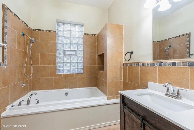 Building Photo - 4823 S Indiana Ave