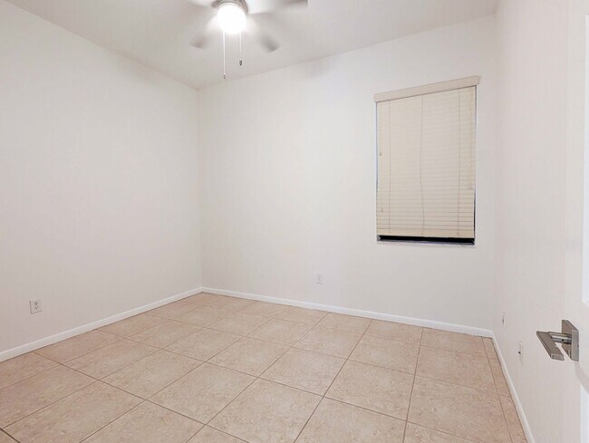 Building Photo - 7535 La Paz Blvd