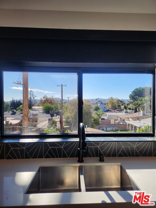 Building Photo - 11314 W Raitt Ln