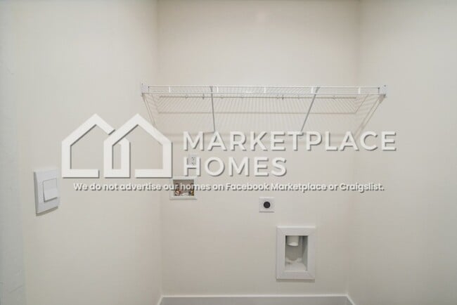 Building Photo - 4146 Hines Ln NE