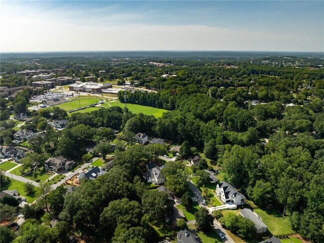 Building Photo - 312 Meadow Dr