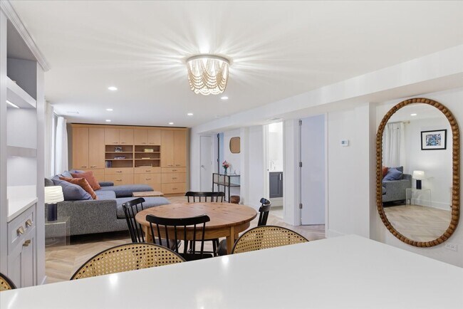 Building Photo - 9237 Lincolnwood Dr