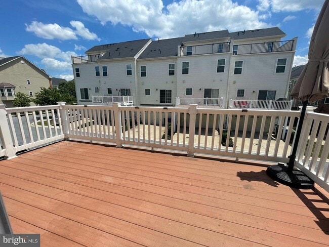 Building Photo - 7120 Beaumont Place