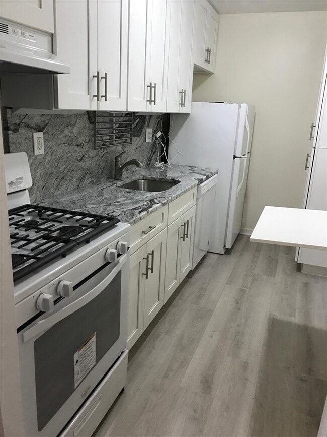 Building Photo - 201 ST PAULS Ave