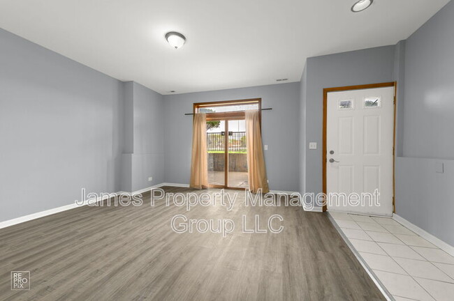 Building Photo - 2711 W Congress Pkwy
