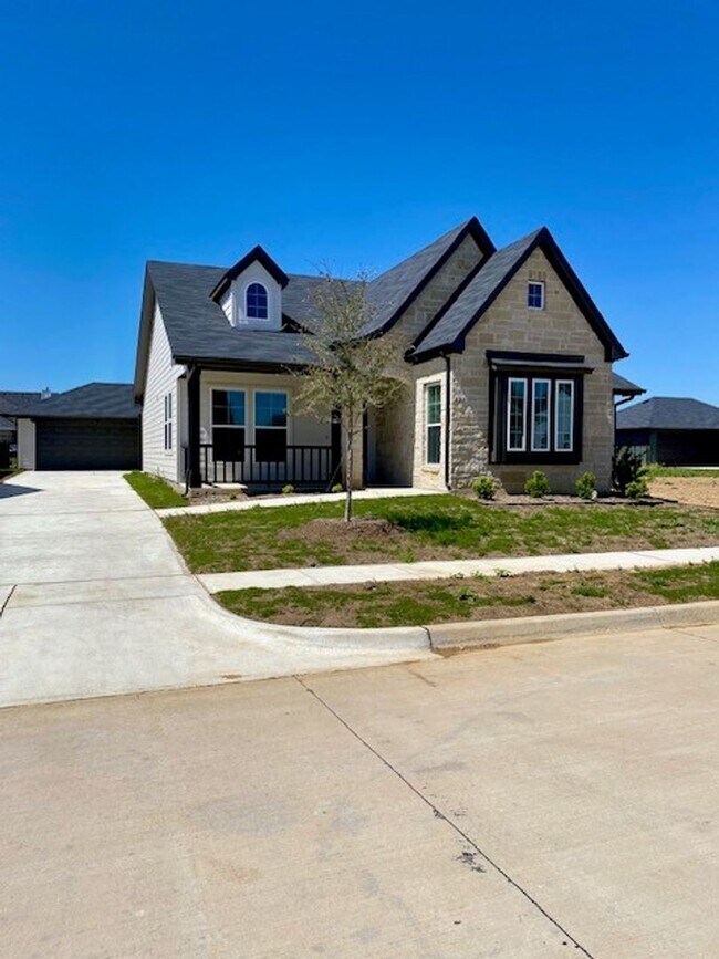 Building Photo - Beautiful Home located in Shannon Creek