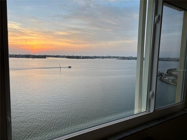 Building Photo - 4750 Cove Cir