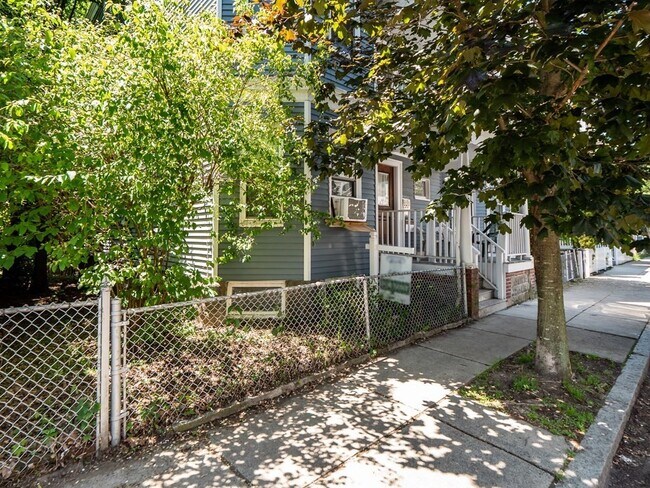 Building Photo - 47 St Margaret St