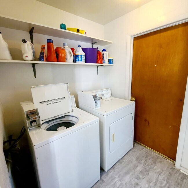 Building Photo - Great 1 Bedroom 1 Bath Apartment