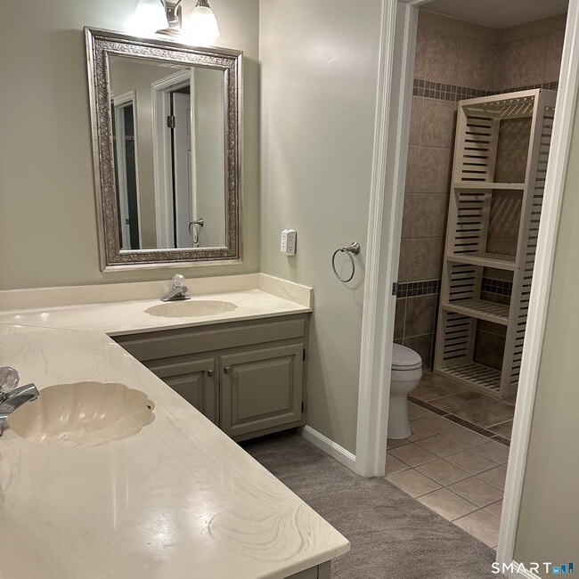 Building Photo - 6 Cove Rd