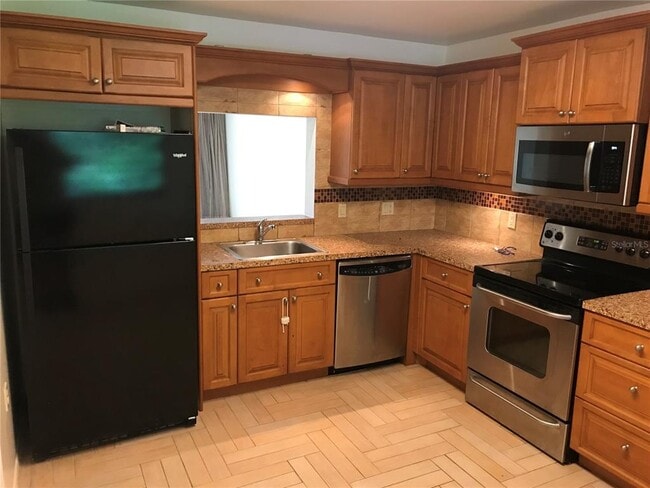 Building Photo - 452 Palm Tree Dr