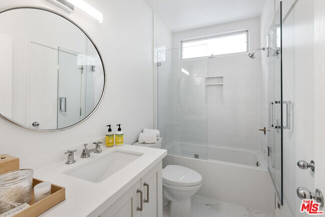 Building Photo - 2913 3rd St