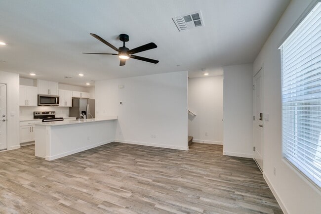 Building Photo - Beautiful New 3 Bed / 2.5 Bath Townhome 89178