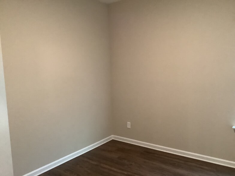 Building Photo - 300 Anastasia Park Rd