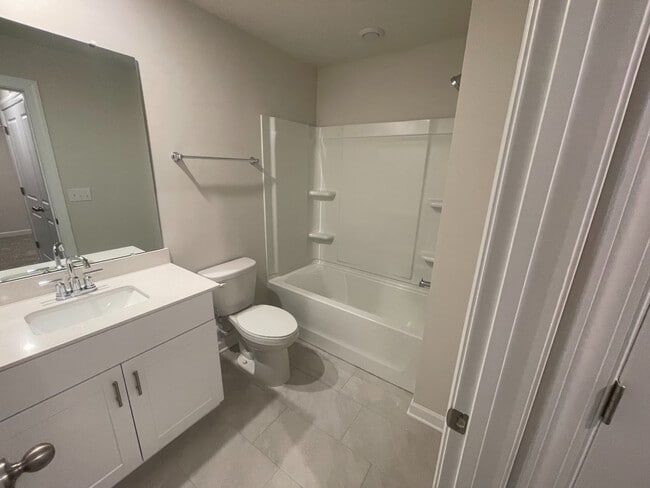 Building Photo - Room in Townhome on Memorial Pkwy