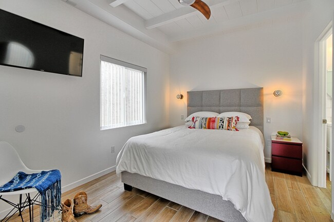 Building Photo - 1076S - Seaward Beach Modern Bungalows