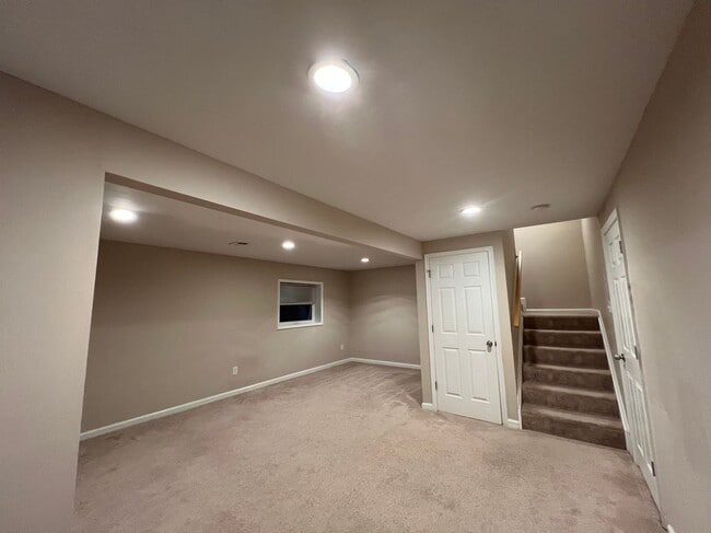 Building Photo - 129 Lamont Ln