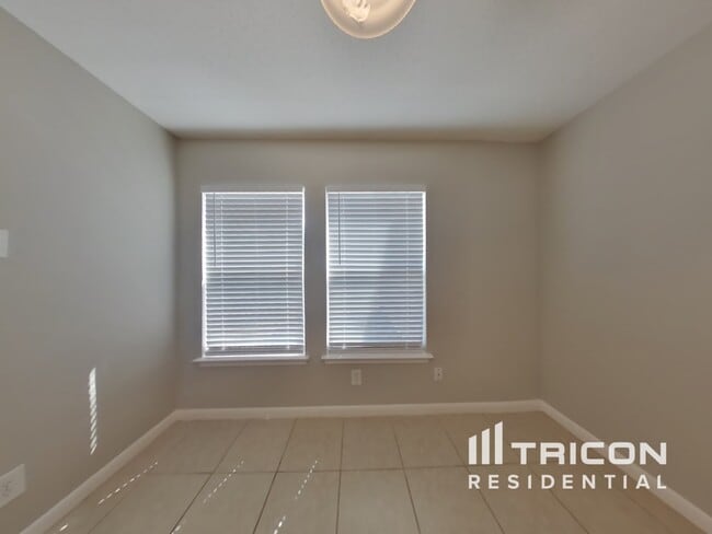 Building Photo - 5930 Encanto Point Dr
