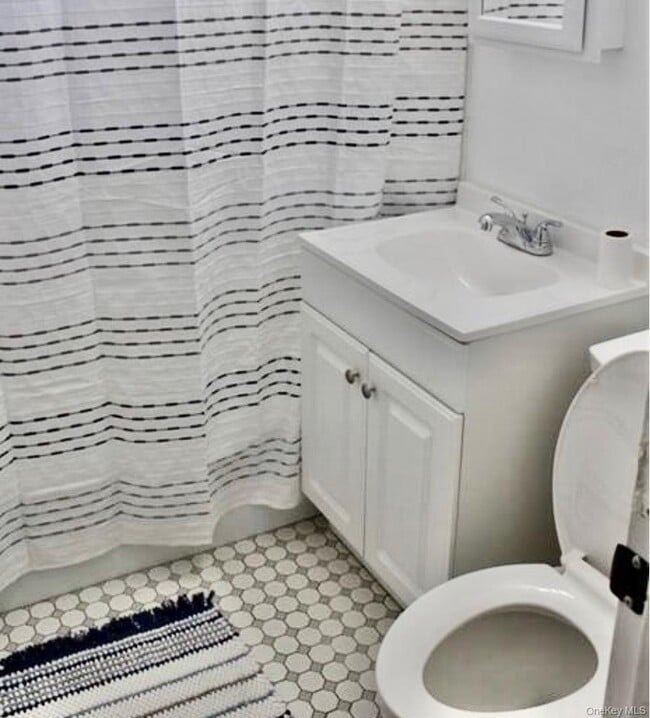 Building Photo - 34 Manor Dr