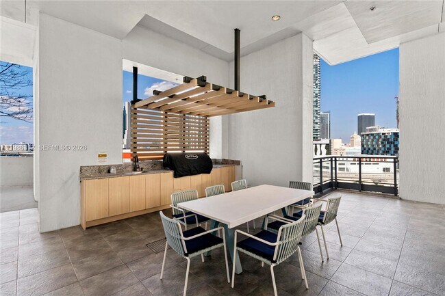 Building Photo - 90 SW 3rd St