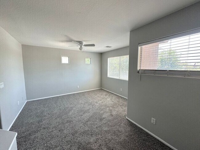 Building Photo - Stunning 4Bedrooms/2.5 Bath Home!