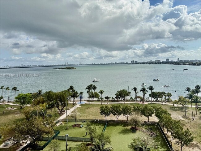 Building Photo - 1800 N Bayshore Dr