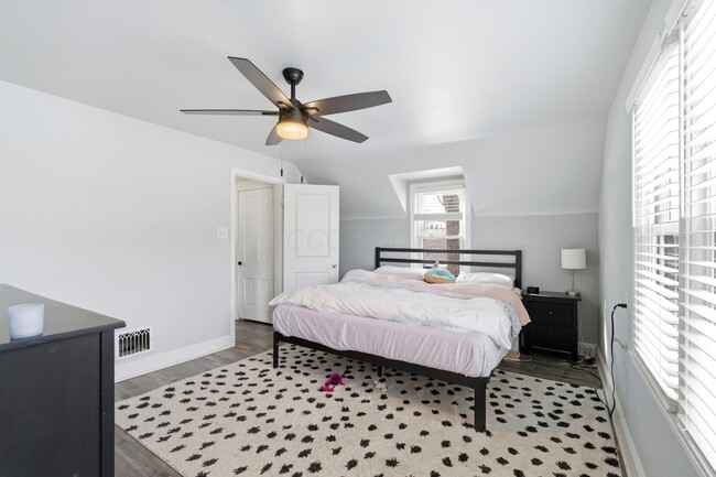 Building Photo - 1374 Ida Ave