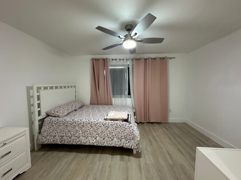 Building Photo - 10900 SW 104th St