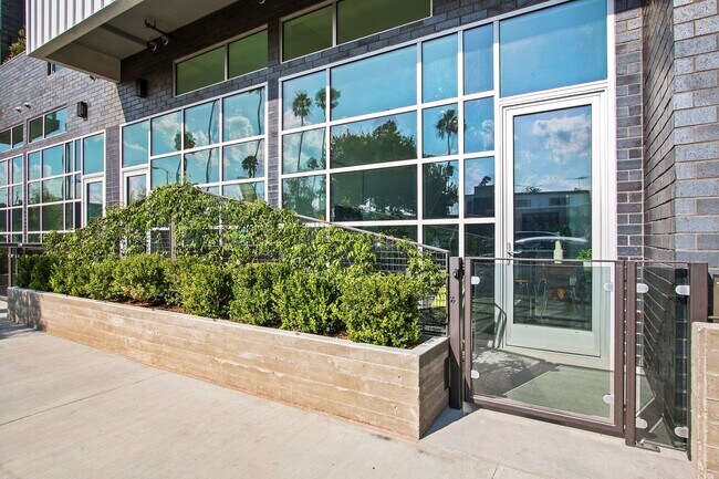 Building Photo - The Stanford West