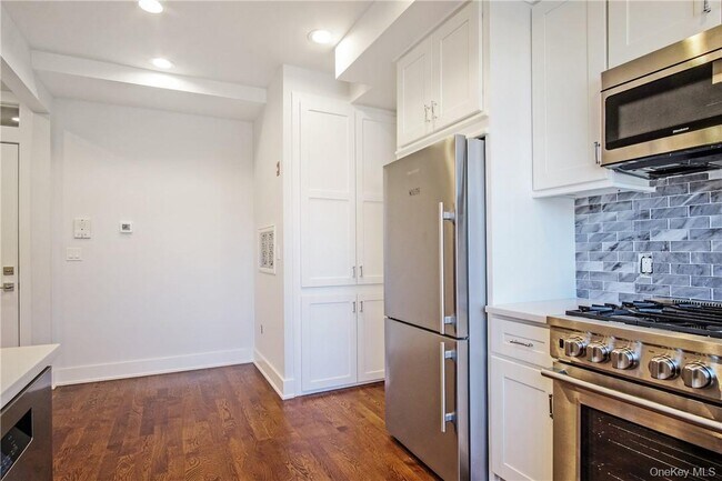 Building Photo - 266 Mamaroneck Ave