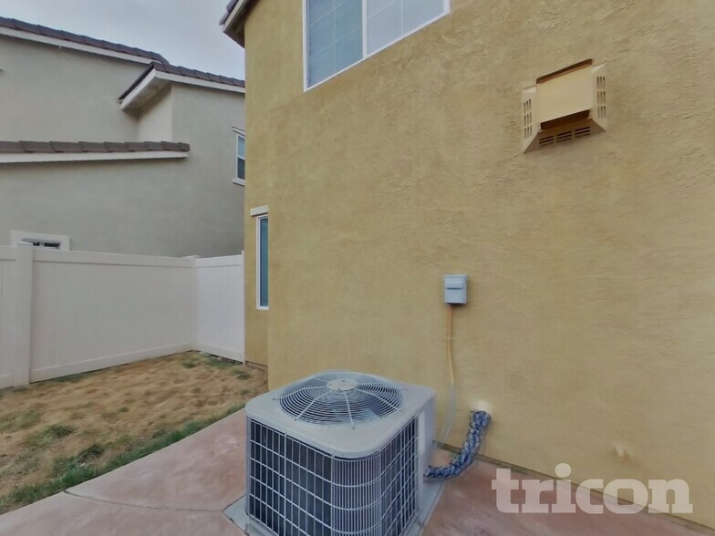 Building Photo - 1431 Bittersweet Dr