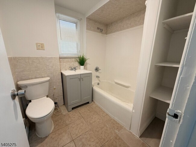 Building Photo - 12 Quincy St