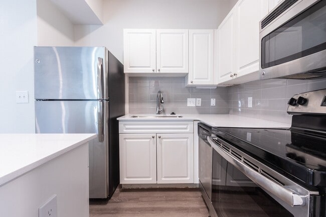 Renovated kitchens include stainless steel appliances and quartz countertops - Windsor Meridian
