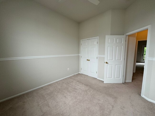 Building Photo - Fantastic 3 Bed 2.5 Bath Brick Townhome In...