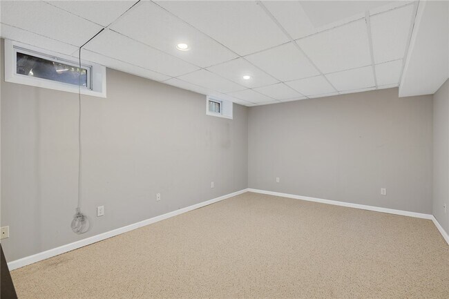 Building Photo - 40 Alverstone Way