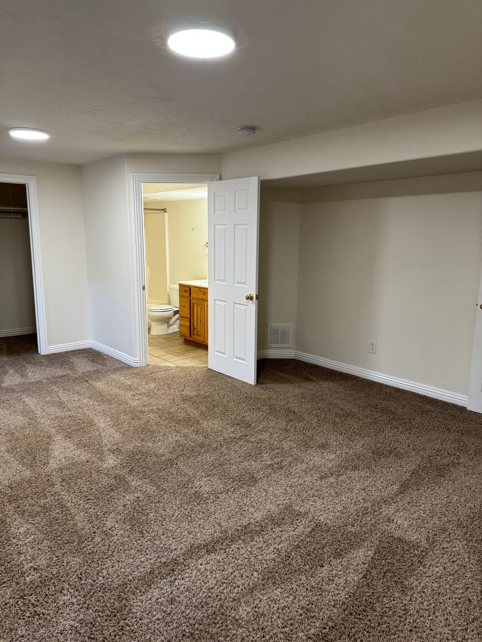 Building Photo - 1117 E 200 S