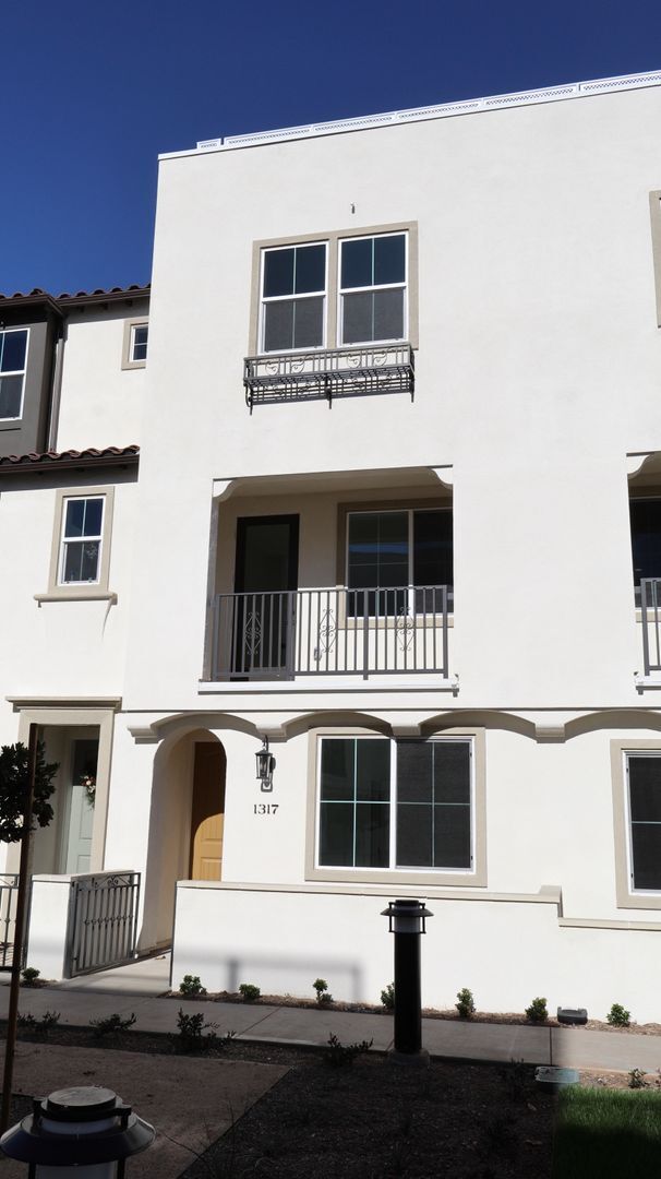 Building Photo - FOR RENT Amazing 4 bedrooms townhome in El Cajon City FOR RENT!!!!!!!!!!!!